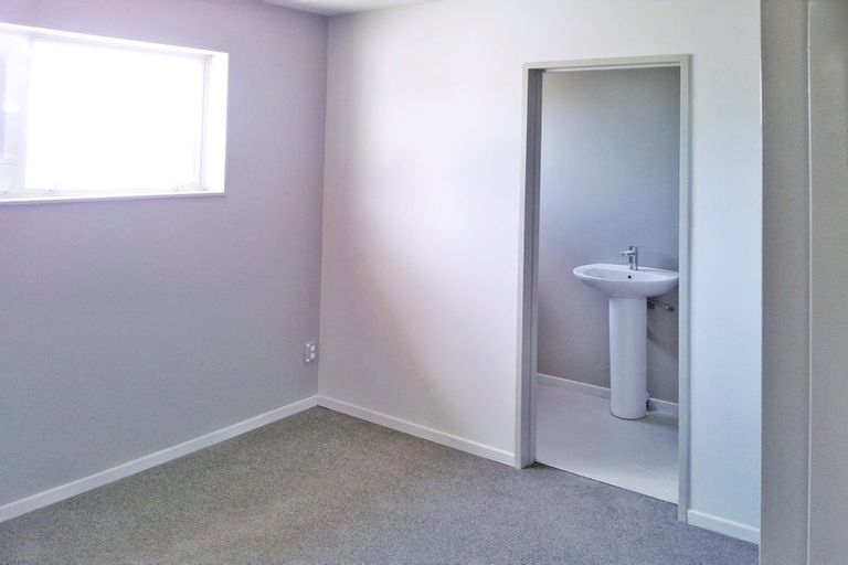 Photo of property in 57a Tiroroa Avenue, Te Atatu South, Auckland, 0610