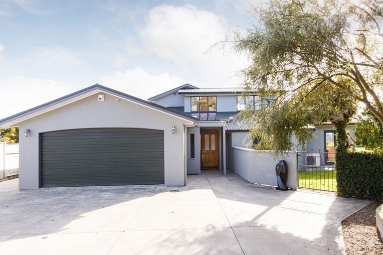 Photo of property in 27 Abby Road, Fitzherbert, Palmerston North, 4410