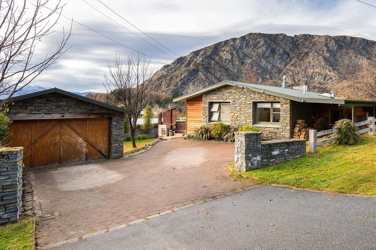 Photo of property in 38 Mcchesney Road, Arthurs Point, Queenstown, 9371