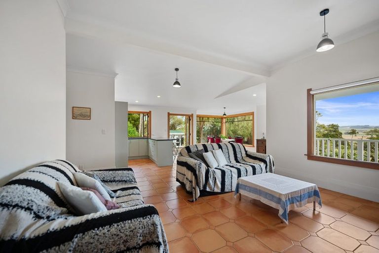 Photo of property in 376 Mangakura Road, Helensville, 0875