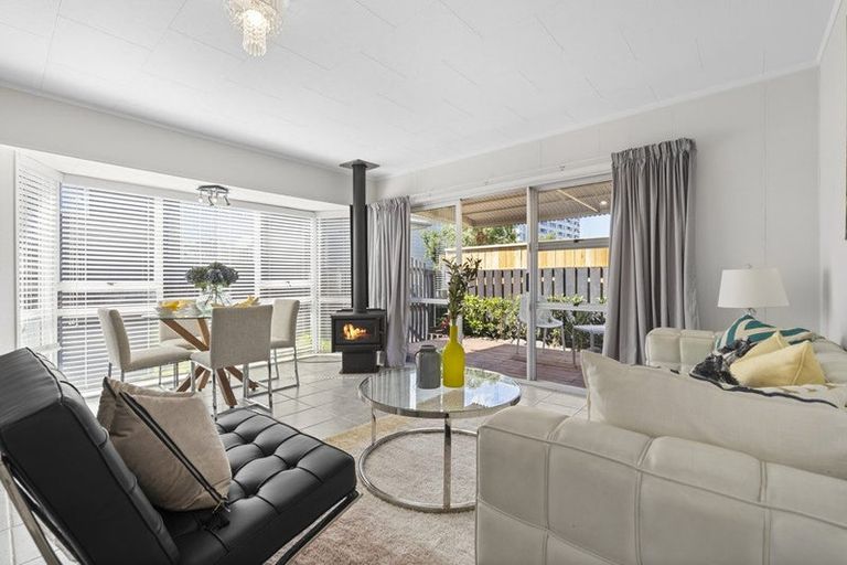 Photo of property in 1/83 Centreway Road, Orewa, 0931