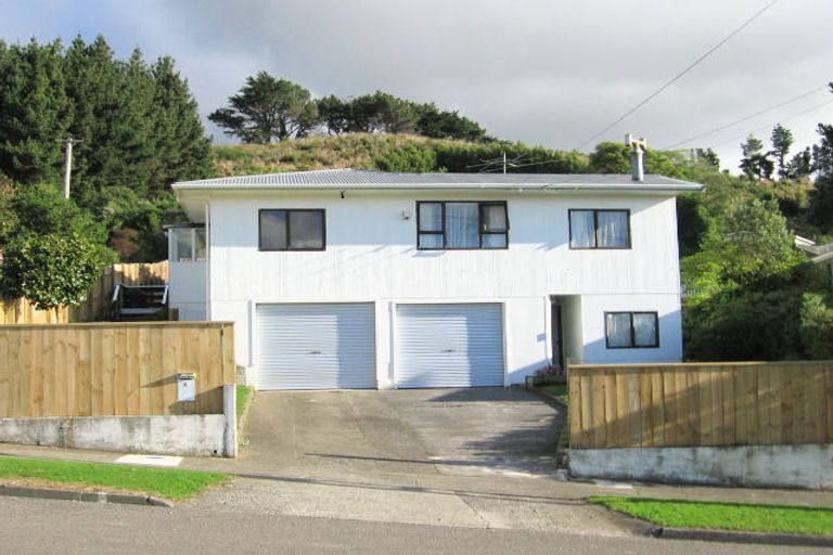 Photo of property in 6 Cardiff Crescent, Cannons Creek, Porirua, 5024
