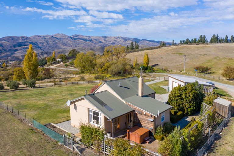 Photo of property in 180 Hall Road, Bannockburn, Cromwell, 9384