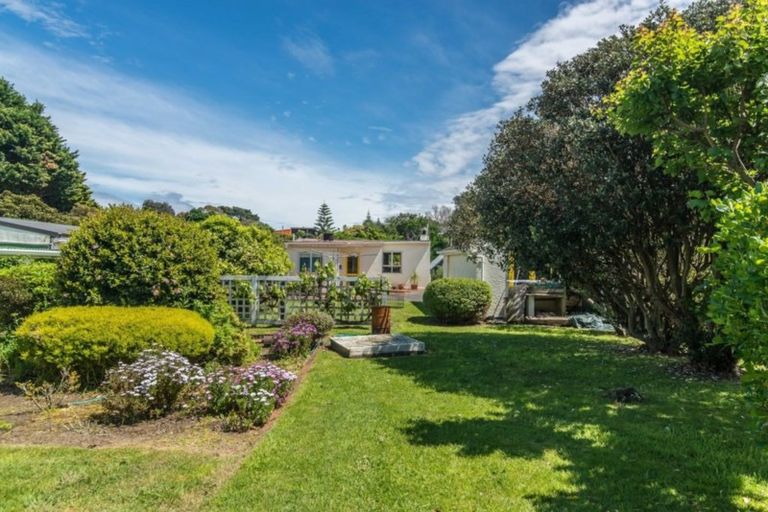 Photo of property in 13 Dell Road, Raumati South, Paraparaumu, 5032