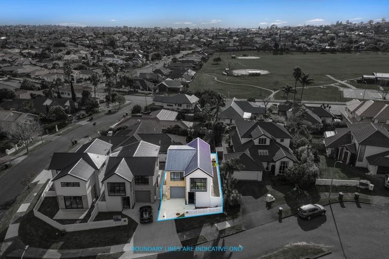 Photo of property in 4 Auden Close, Somerville, Auckland, 2014