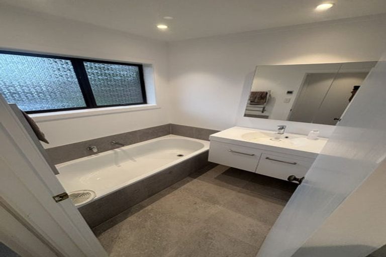 Photo of property in 14 Mark Edward Drive, Half Moon Bay, Auckland, 2012