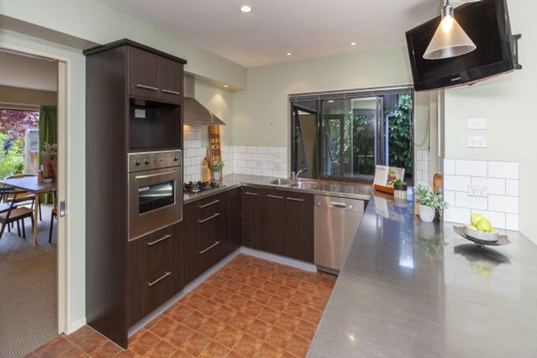 Photo of property in 2 Pukatea Close, Raumati Beach, Paraparaumu, 5032