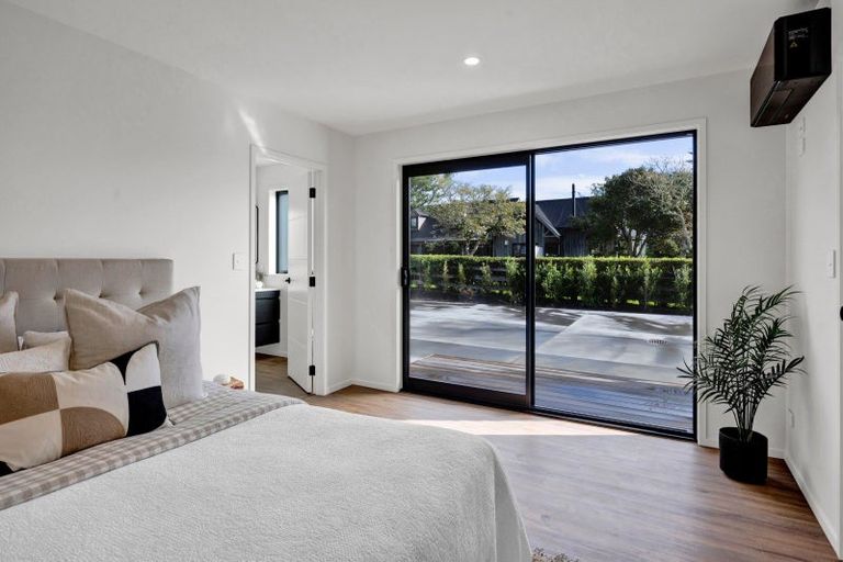 Photo of property in 2 Marsden Place, Hurworth, New Plymouth, 4310