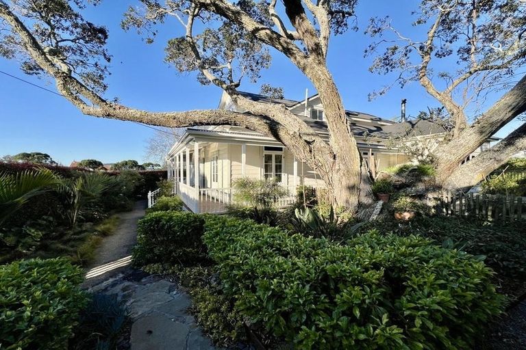 Photo of property in 1 Mozeley Avenue, Devonport, Auckland, 0624