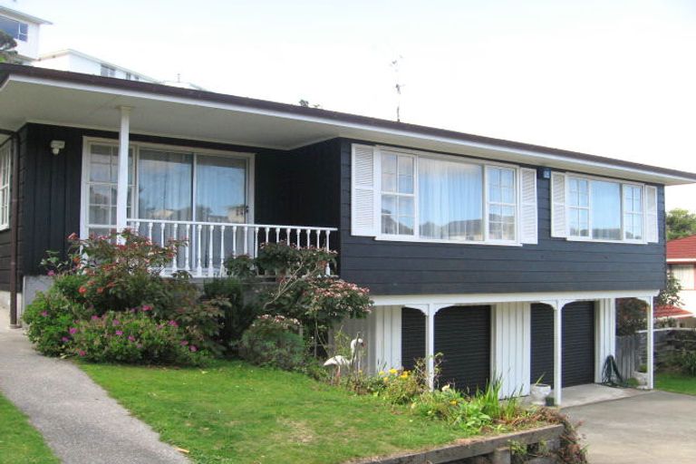 Photo of property in 24 Paddington Grove, Karori, Wellington, 6012