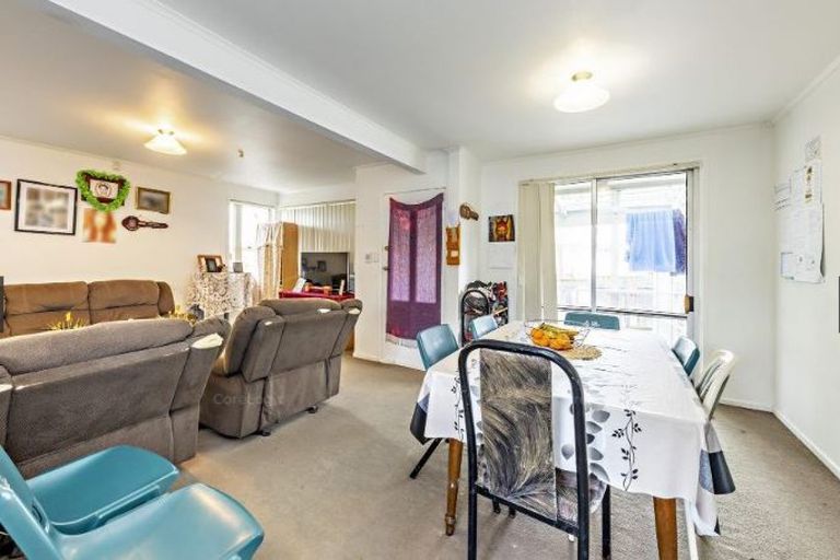 Photo of property in 14 Frobisher Way, Clendon Park, Auckland, 2103