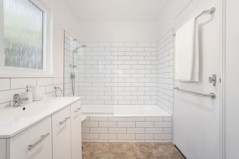 Photo of property in 1/24 Lambley Road, Titahi Bay, Porirua, 5022