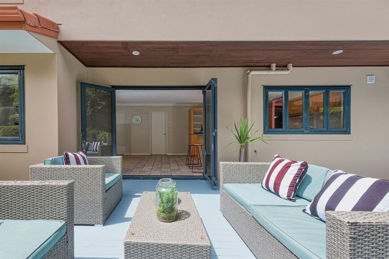 Photo of property in 25 Hogarth Rise, West Harbour, Auckland, 0618