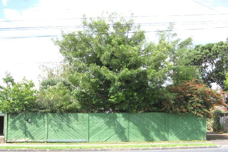 Photo of property in 1/98 Titirangi Road, New Lynn, Auckland, 0600