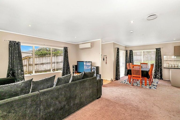 Photo of property in 3 Bernina Place, Weymouth, Auckland, 2103