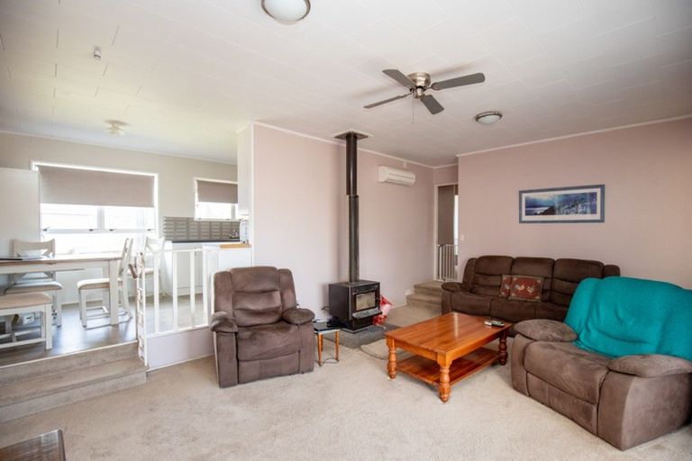 Photo of property in 30 Mahana Road, Ngatea, 3503