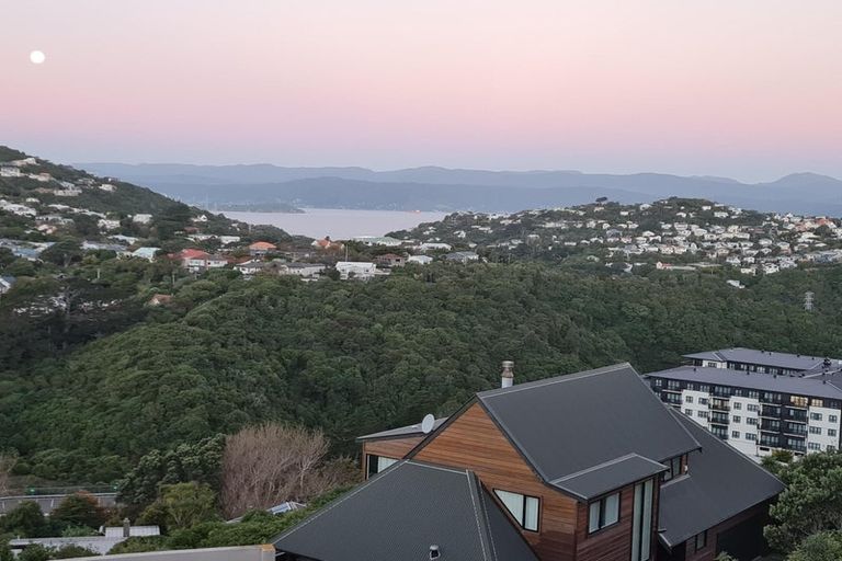 Photo of property in 5 Cavalry Close, Crofton Downs, Wellington, 6035