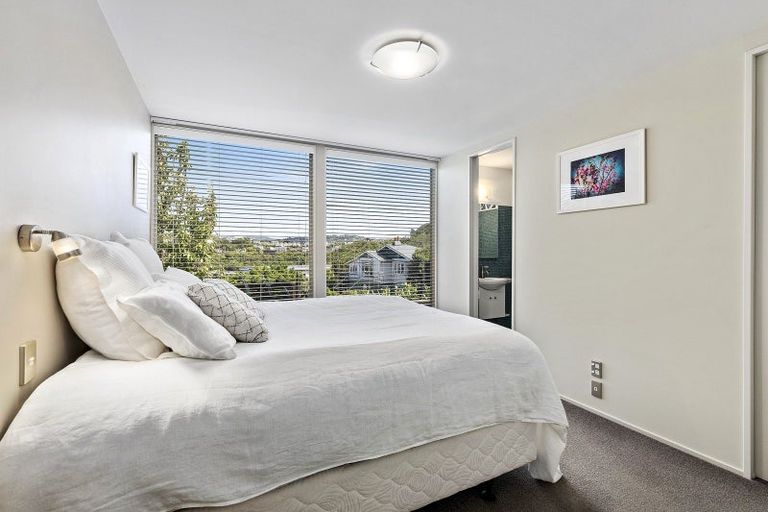 Photo of property in 121 Nevay Road, Miramar, Wellington, 6022