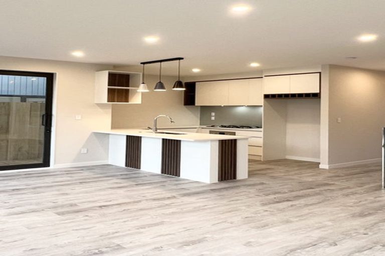 Photo of property in 6 Pohewa Road, Silverdale, 0932