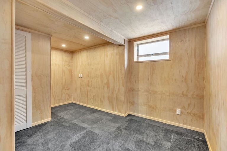 Photo of property in 2/16 Hillcrest Avenue, Hillcrest, Auckland, 0627