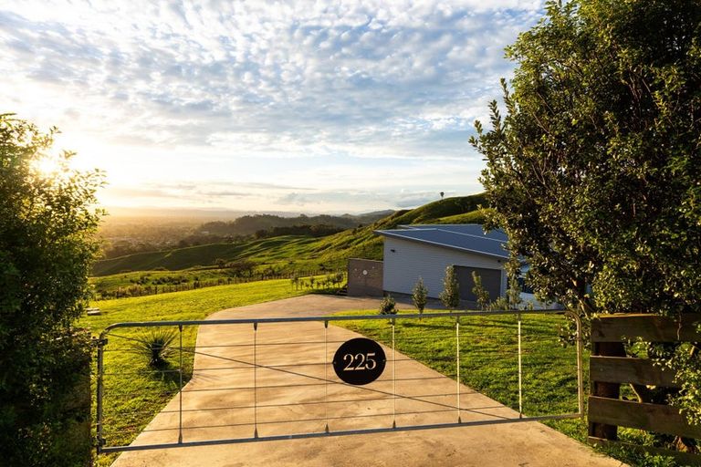 Photo of property in 225 Wheatstone Road, Wainui, Gisborne, 4073