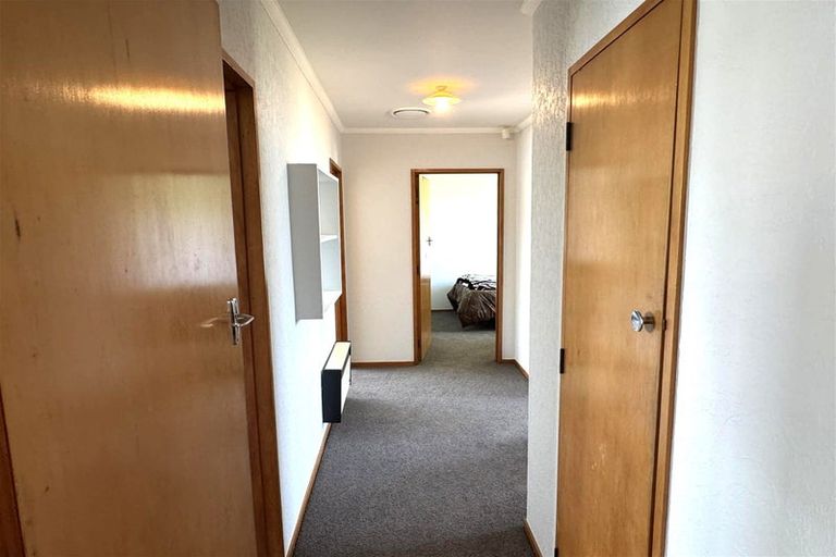 Photo of property in 4 Mokau Place, Terrace End, Palmerston North, 4410