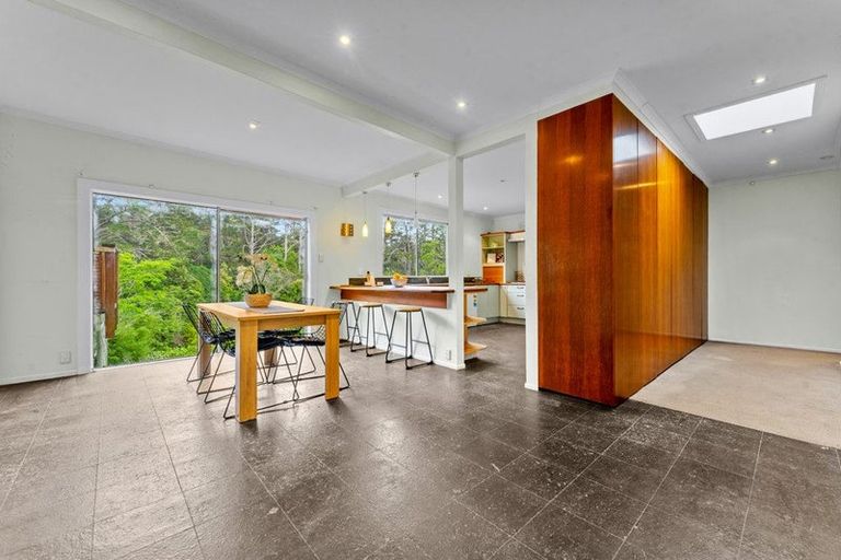 Photo of property in 10 Hobbs Road, Matakatia, Whangaparaoa, 0930