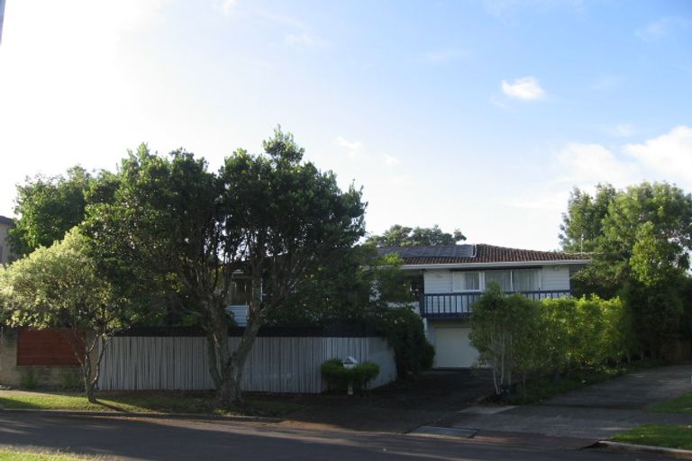 Photo of property in 16 Chatswood Grove, Chatswood, Auckland, 0626