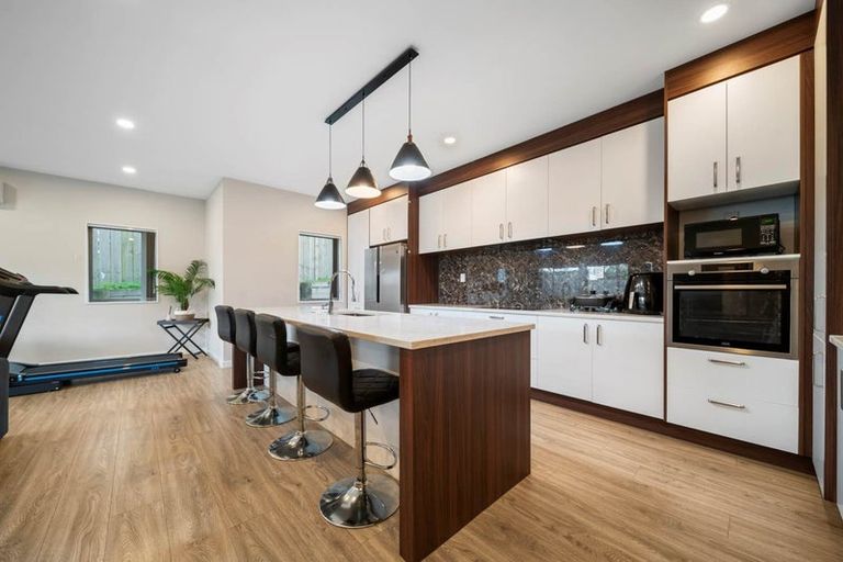 Photo of property in 4 Kearney Place, Massey, Auckland, 0614