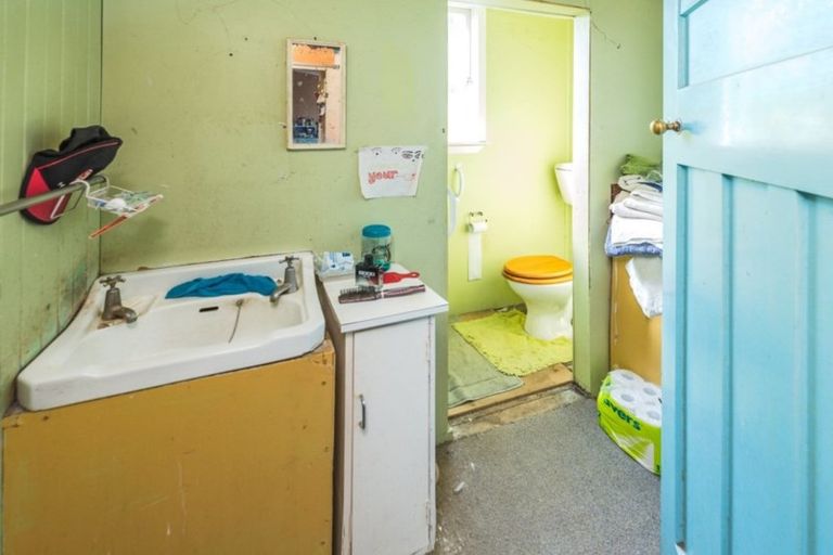 Photo of property in 10 Pingao Place, Waiinu Beach, Wanganui, 4588