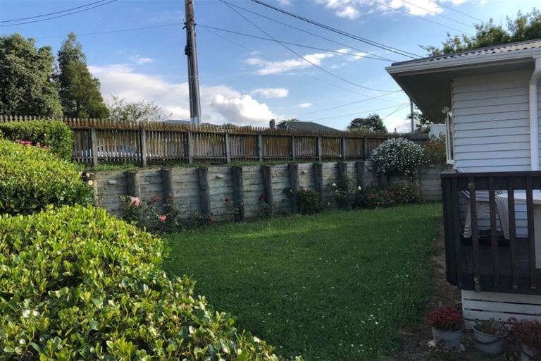 Photo of property in 84 Sylvan Crescent, Te Atatu South, Auckland, 0610