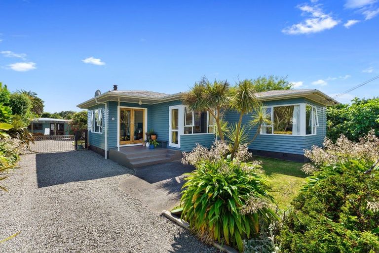 Photo of property in 32 Kiharoa Street, Otaki Beach, Otaki, 5512