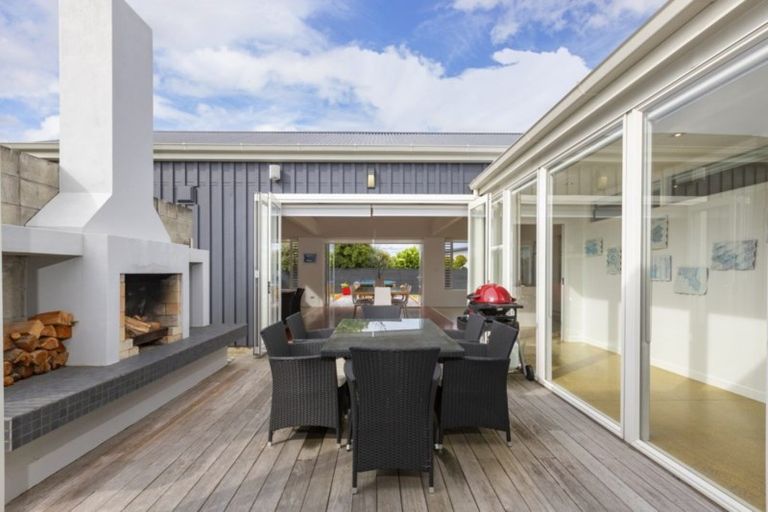 Photo of property in 31 Tohora Crescent, Omaha, 0986