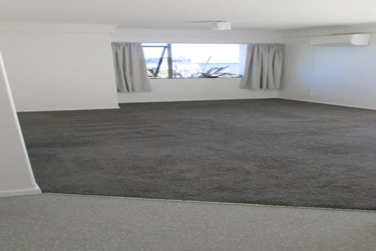 Photo of property in 17 Downing Place, Welcome Bay, Tauranga, 3112