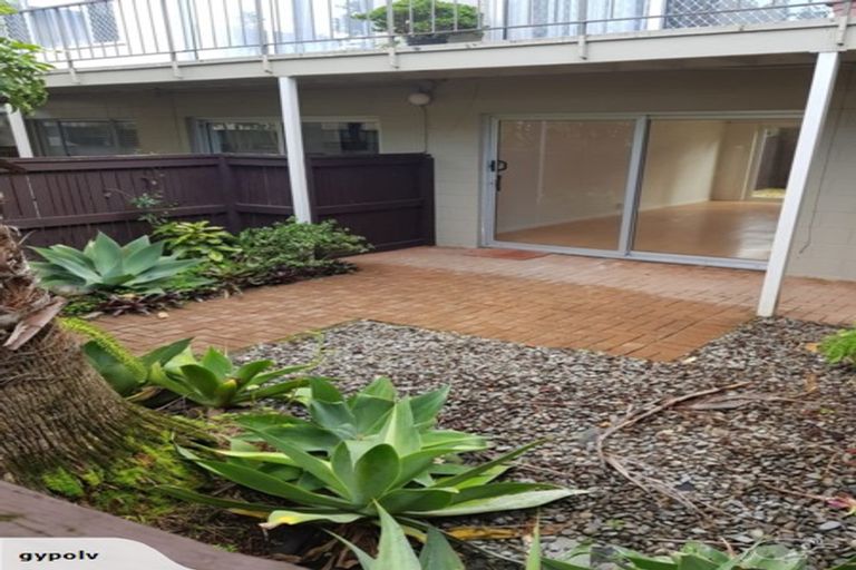 Photo of property in 1/72l Kitchener Road, Milford, Auckland, 0620