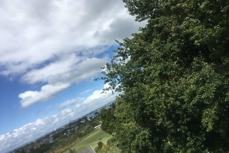 Photo of property in 28 Howard Road, Northcote, Auckland, 0627