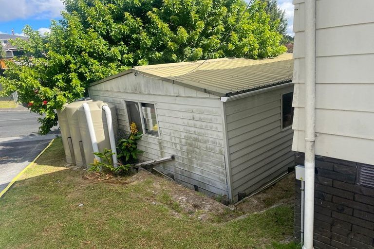 Photo of property in 68 Reynella Drive, Massey, Auckland, 0614