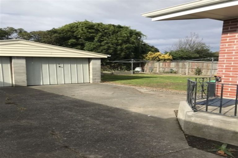 Photo of property in 2/102 Wainoni Road, Avondale, Christchurch, 8061