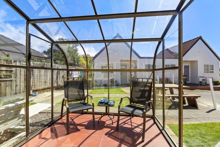 Photo of property in 1/2 Angell Street, Johnsonville, Wellington, 6037
