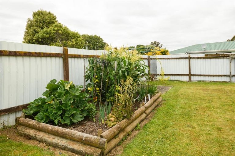 Photo of property in 2 Walton Street, Bulls, 4818