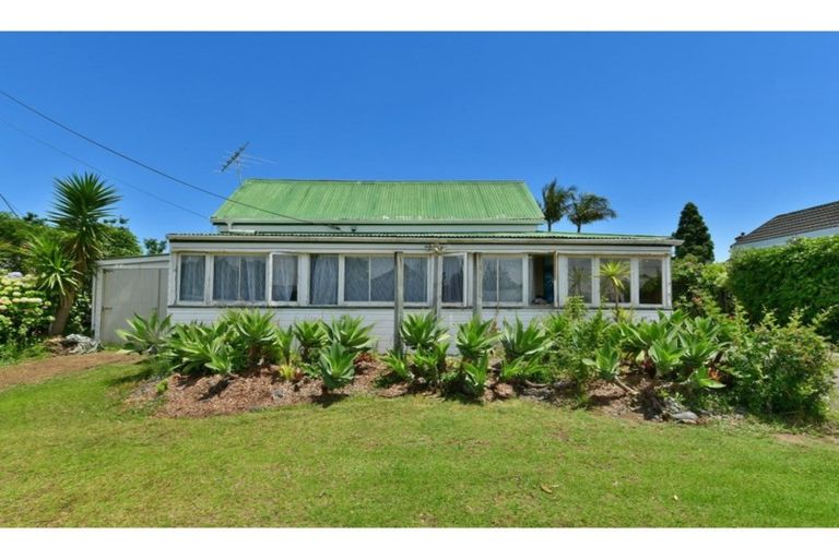 Photo of property in 12 Marie Avenue, Red Beach, 0932