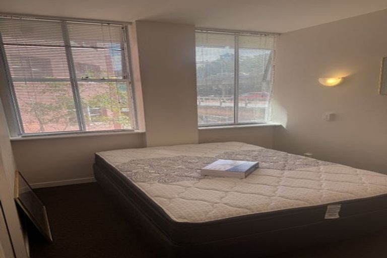 Photo of property in Terrace Tower Apartments, 1d/126 The Terrace, Wellington Central, Wellington, 6011