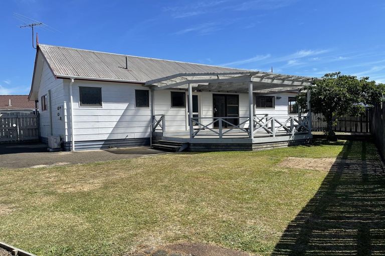 Photo of property in 9 Sheralee Place, Bucklands Beach, Auckland, 2014