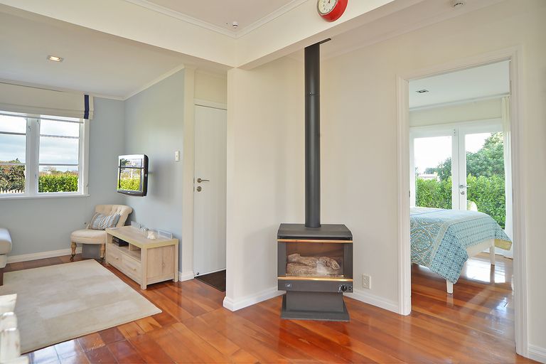 Photo of property in 1a Dublin Street, Martinborough, 5711