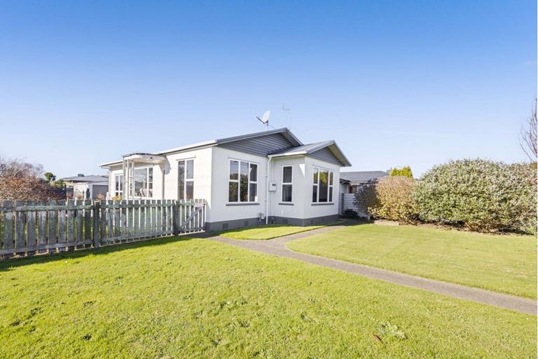 Photo of property in 114 Glover Road, Hawera, 4610