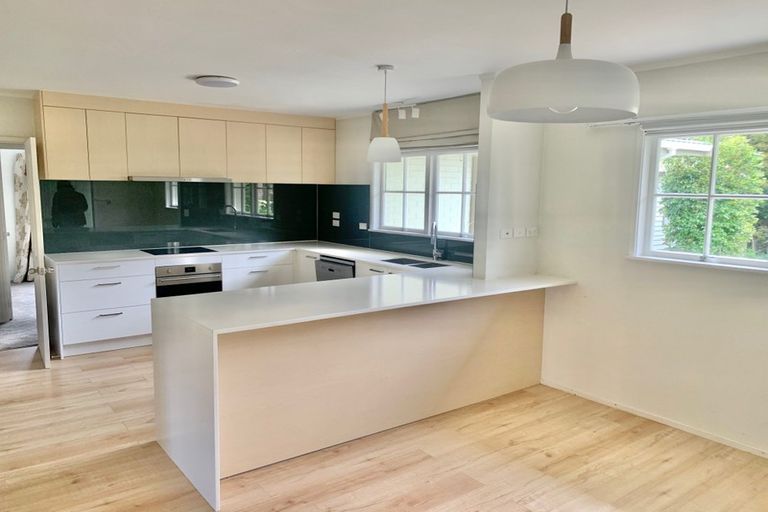 Photo of property in 44 Merriefield Avenue, Forrest Hill, Auckland, 0620