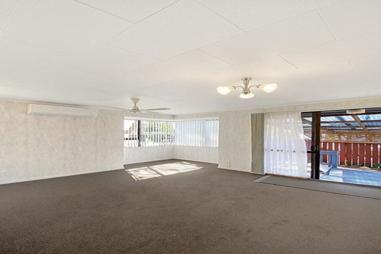 Photo of property in 18 Glen Close, Glen Eden, Auckland, 0602