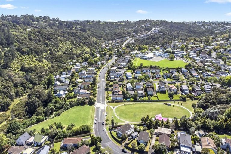 Photo of property in 118 Lynn Road, Bayview, Auckland, 0629