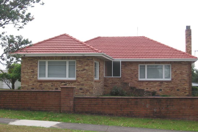 Photo of property in 27 Lynwood Road, New Lynn, Auckland, 0600