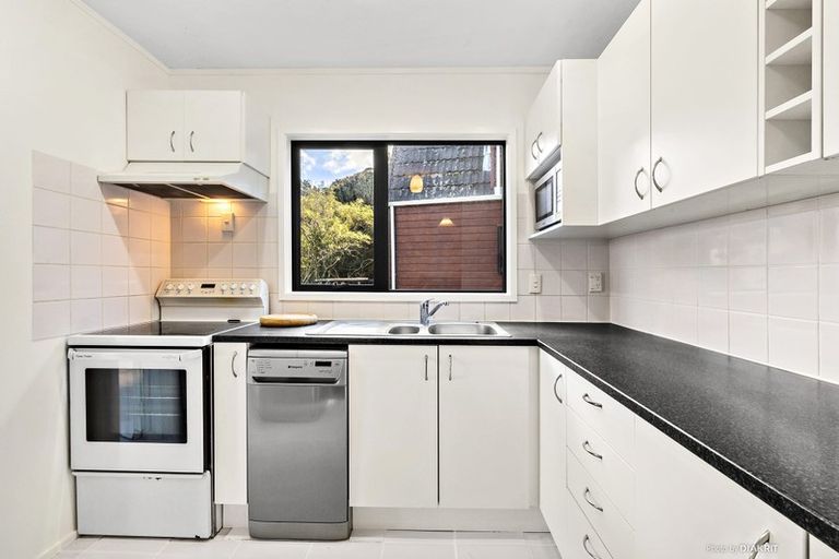 Photo of property in 9 Commons Way, Crofton Downs, Wellington, 6035